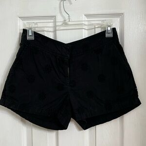 Vineyard Vines black shorts with eyelet detail. Size 2